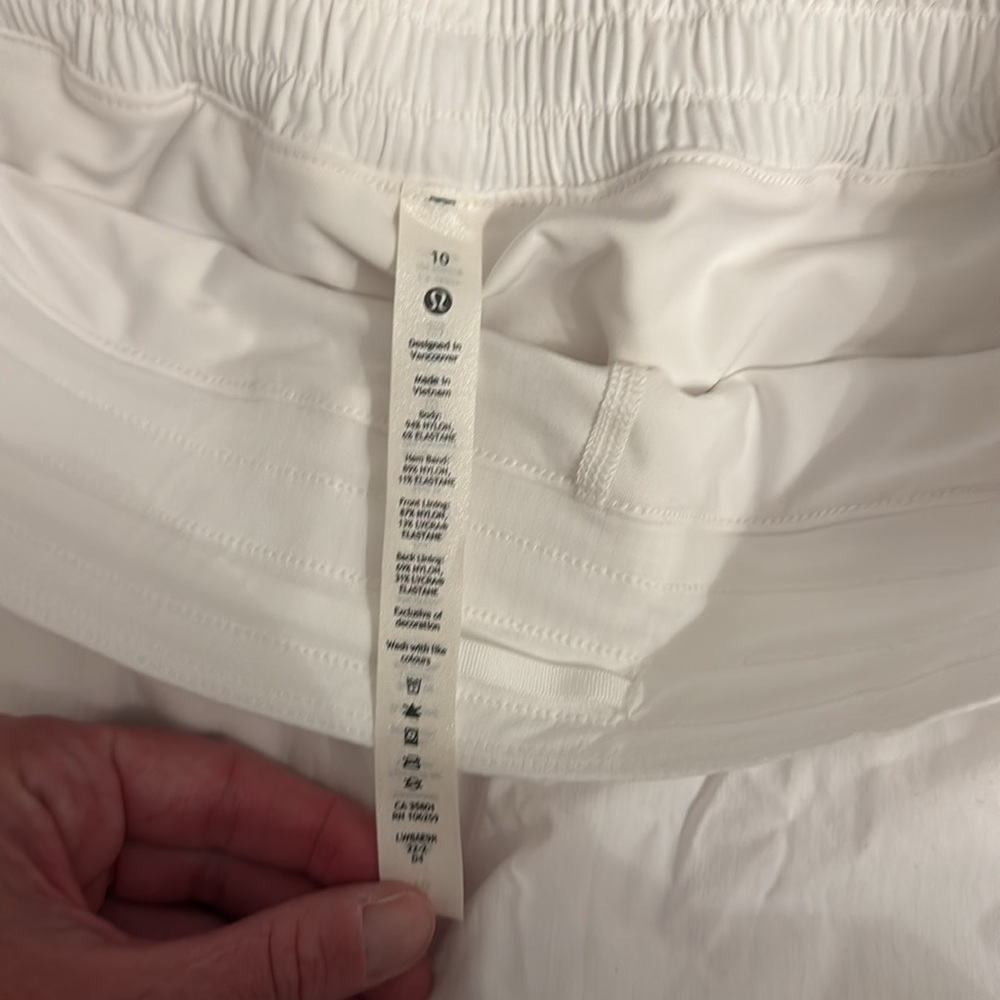 NWOT (inside tag included) lululemon hot shot skirt - Picture 3 of 3